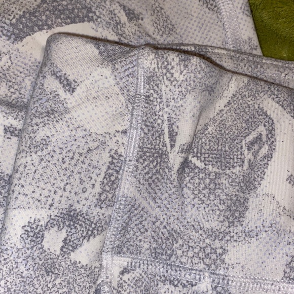 Lululemon Speed Up Legging, size 8 - Picture 5 of 5